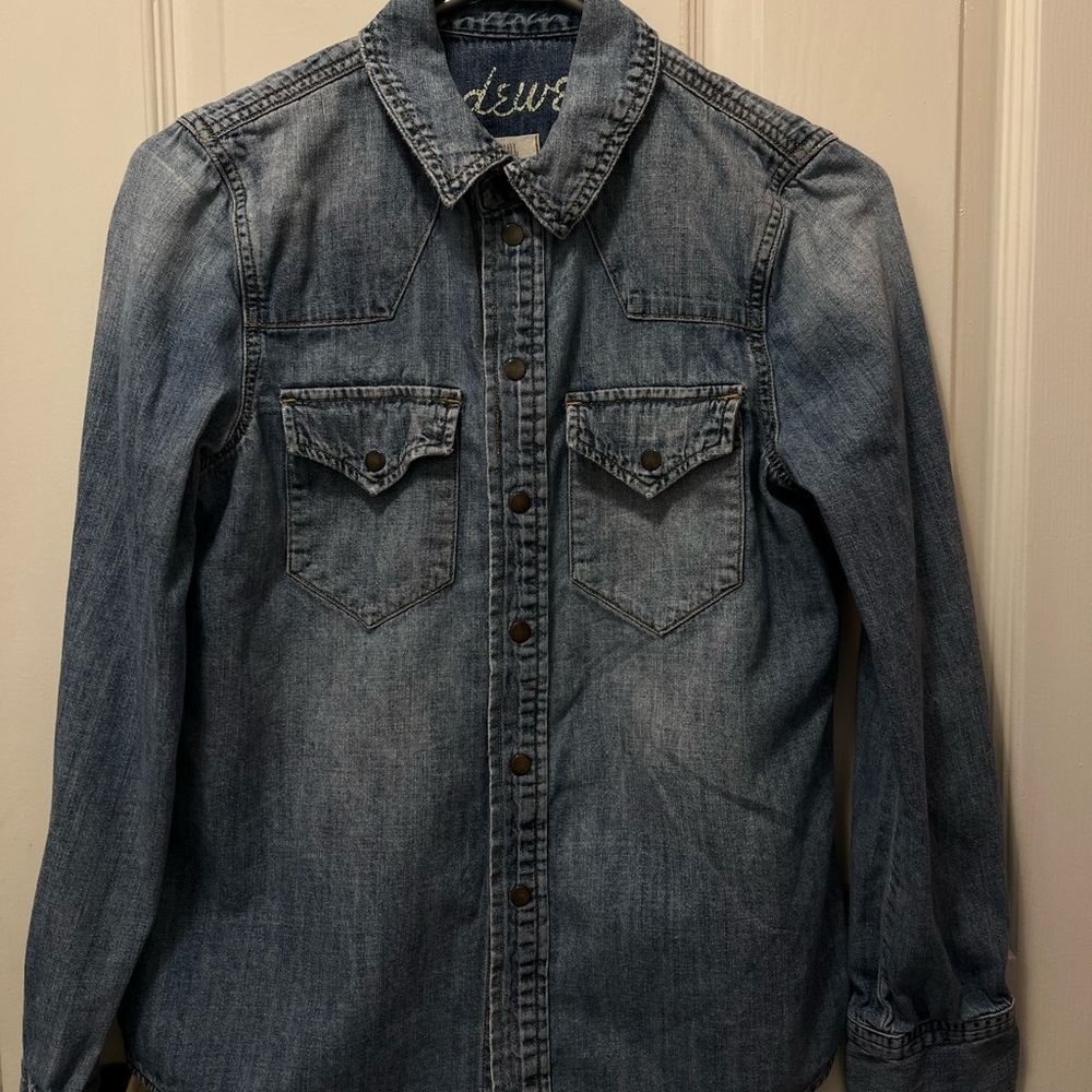 Madewell Jean shirt. XS but fits between a small and xsmall . 100% cotton